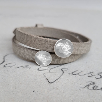 Armband doppelt mit zwei Symbolplaketten "Waldgeflüster"